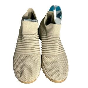 STQ Women’s Air Cushion Walking Shoes Sz 9